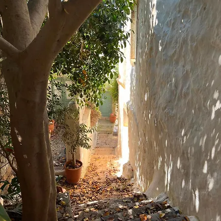 Manos House In Chora Патмос
