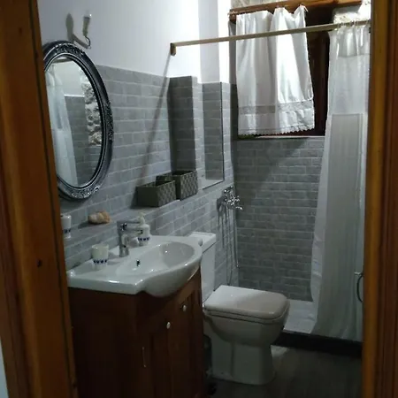 Manos House In Chora Патмос