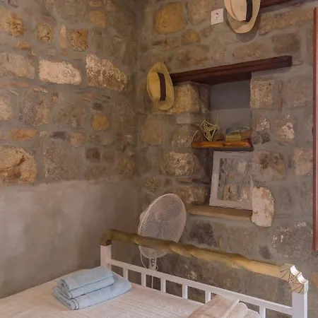 Manos House In Chora Патмос