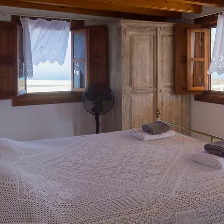 Manos House In Chora Патмос