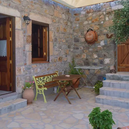 Manos House In Chora Патмос