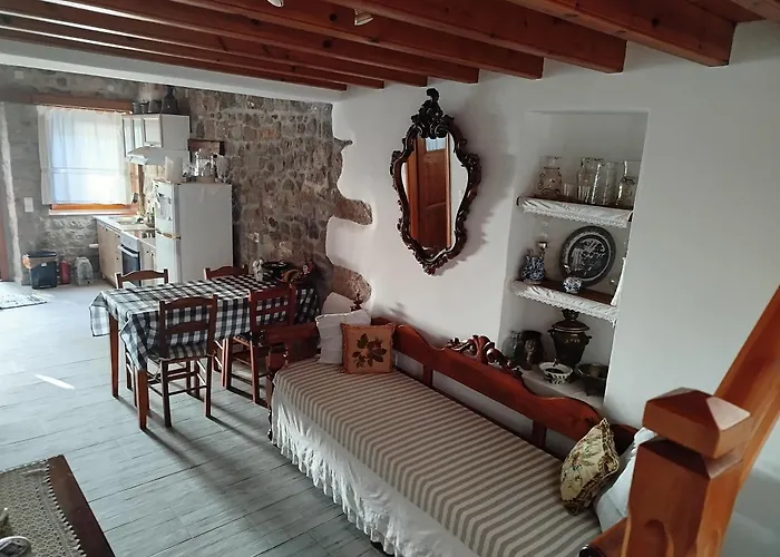 Manos House In Chora 度假居